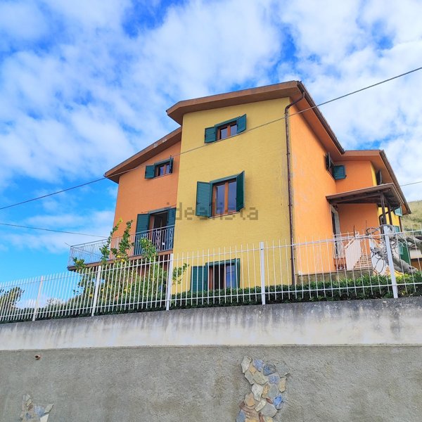 casa indipendente in vendita a Santa Maria del Cedro