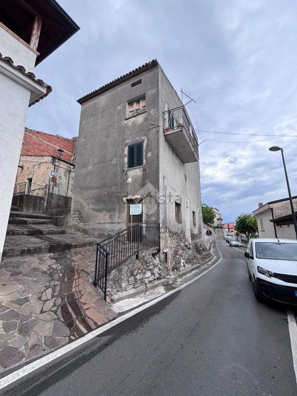casa indipendente in vendita a Santa Maria del Cedro