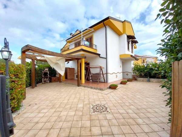 casa indipendente in vendita a Santa Maria del Cedro