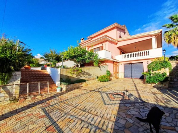 casa indipendente in vendita a Santa Maria del Cedro