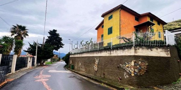 casa indipendente in vendita a Santa Maria del Cedro
