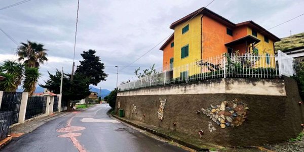casa indipendente in vendita a Santa Maria del Cedro