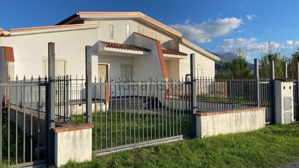 casa indipendente in vendita a Santa Maria del Cedro