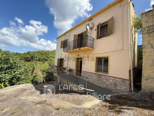 casa indipendente in vendita a Santa Maria del Cedro