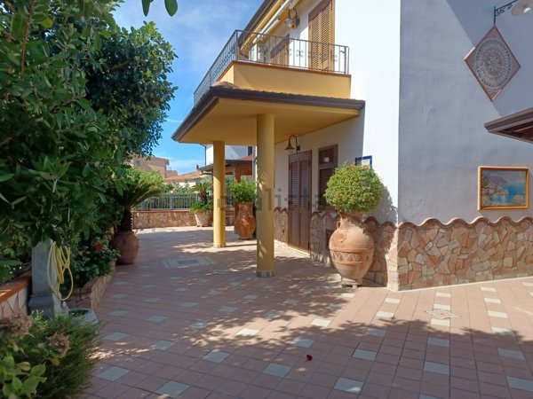 casa indipendente in vendita a Santa Maria del Cedro