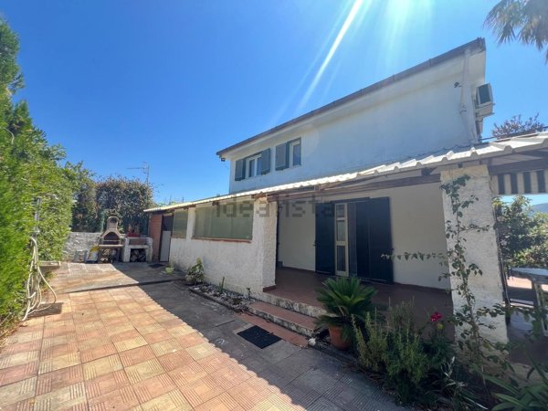 casa indipendente in vendita a Santa Maria del Cedro in zona Marcellina