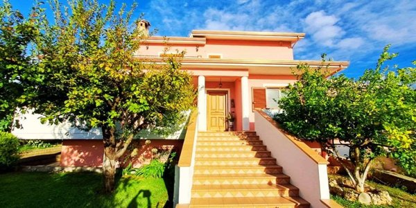 casa indipendente in vendita a Santa Maria del Cedro