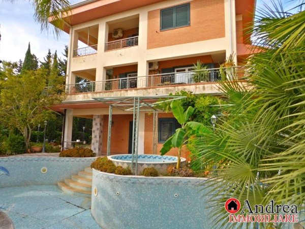 casa indipendente in vendita a Santa Maria del Cedro in zona Marcellina