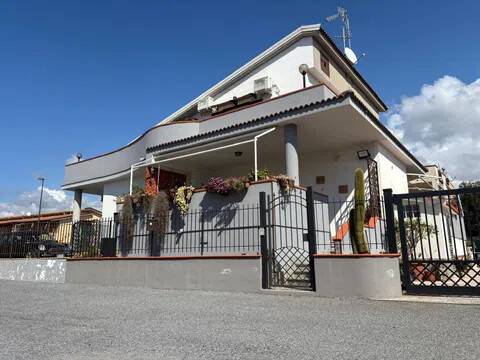 casa indipendente in vendita a Santa Maria del Cedro