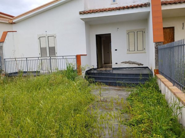 casa indipendente in vendita a Santa Maria del Cedro