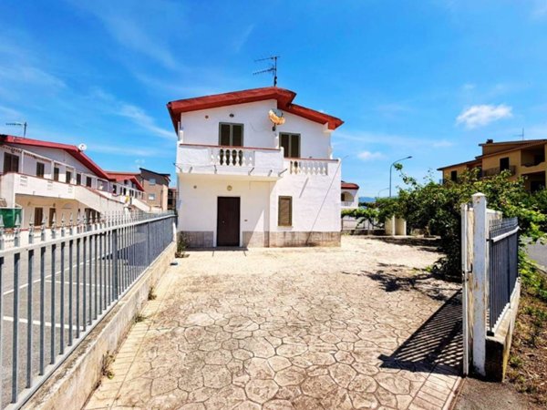 casa indipendente in vendita a Santa Maria del Cedro in zona Marcellina