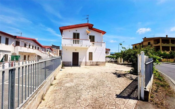 casa indipendente in vendita a Santa Maria del Cedro