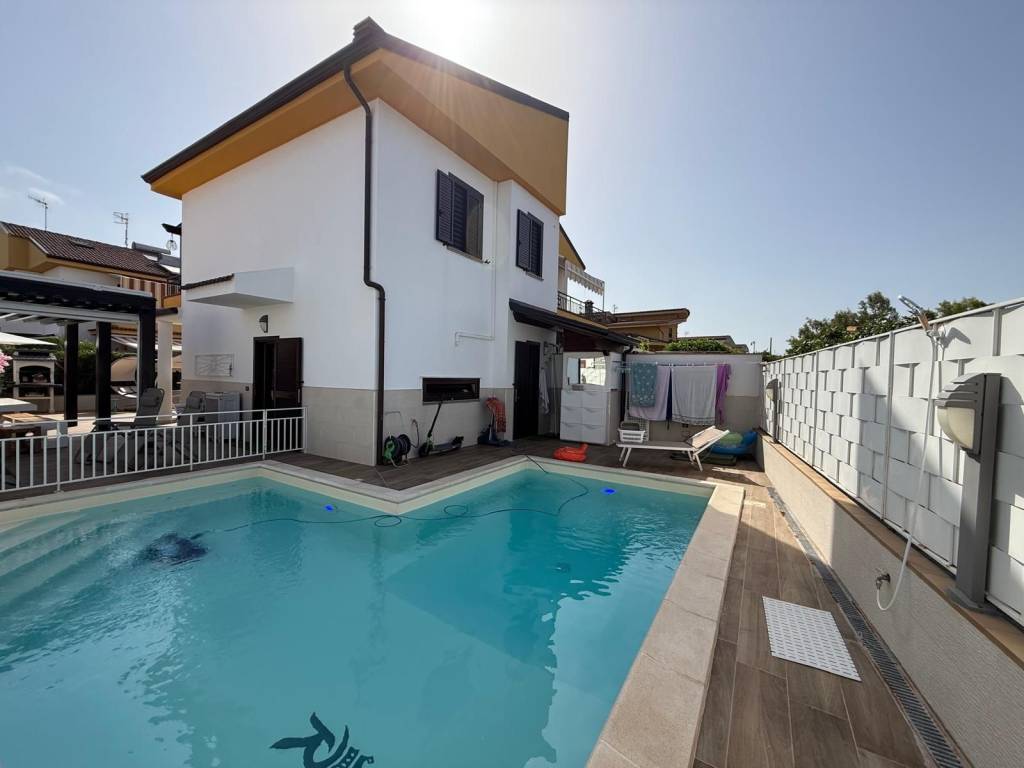 casa indipendente in vendita a Santa Maria del Cedro
