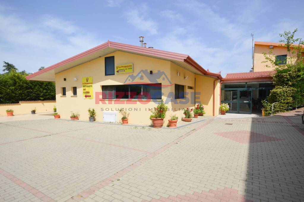 negozio in vendita a Santa Sofia d'Epiro