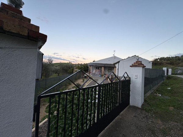 casa indipendente in vendita a Santa Sofia d'Epiro