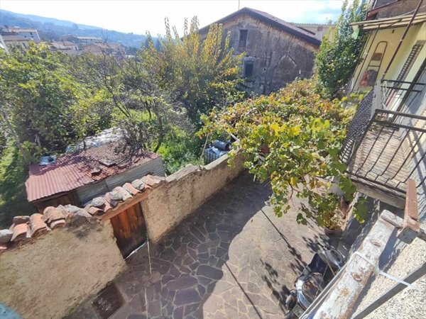 casa indipendente in vendita a Santo Stefano di Rogliano