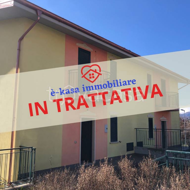 casa indipendente in vendita a Santo Stefano di Rogliano