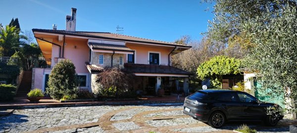 casa indipendente in vendita a Santo Stefano di Rogliano