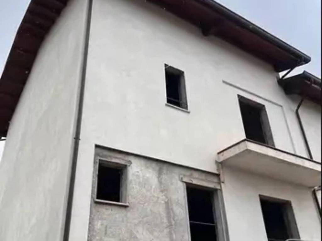 casa indipendente in vendita a Santo Stefano di Rogliano