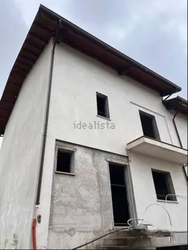 casa indipendente in vendita a Santo Stefano di Rogliano