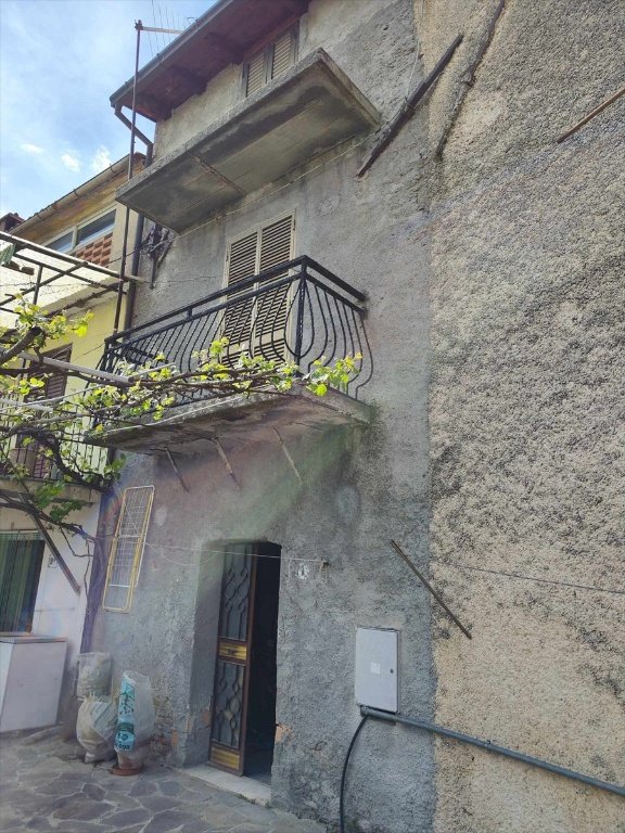 casa indipendente in vendita a Santo Stefano di Rogliano