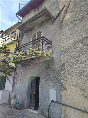casa indipendente in vendita a Santo Stefano di Rogliano