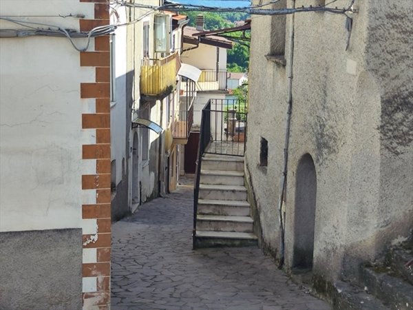 casa indipendente in vendita a Santo Stefano di Rogliano