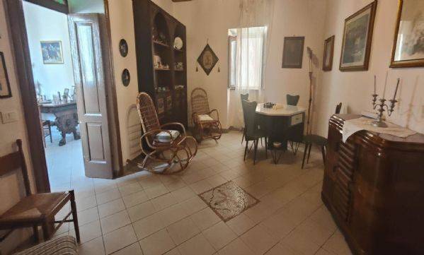 casa indipendente in vendita a Santo Stefano di Rogliano