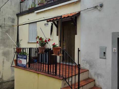 casa indipendente in vendita a Santo Stefano di Rogliano