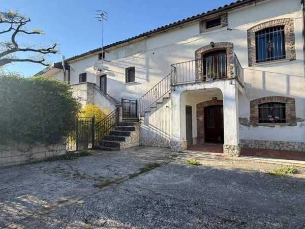 casa indipendente in vendita a Santo Stefano di Rogliano