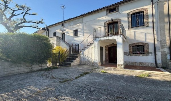 casa indipendente in vendita a Santo Stefano di Rogliano