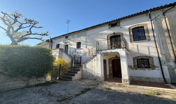 casa semindipendente in vendita a Santo Stefano di Rogliano