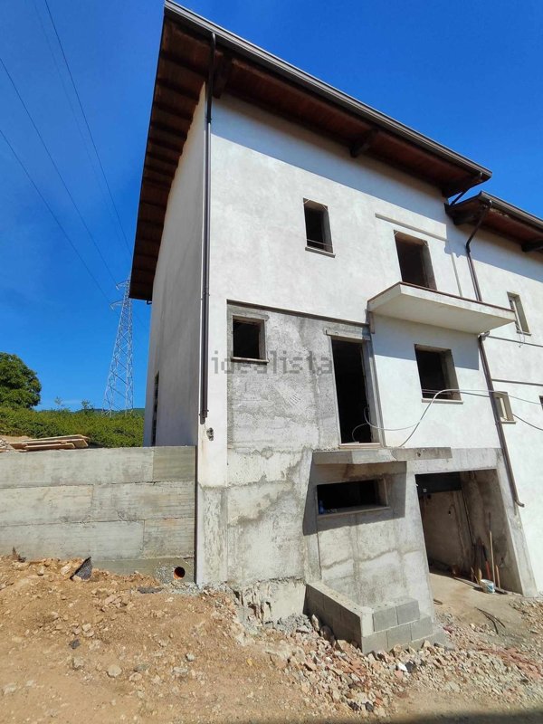 casa indipendente in vendita a Santo Stefano di Rogliano