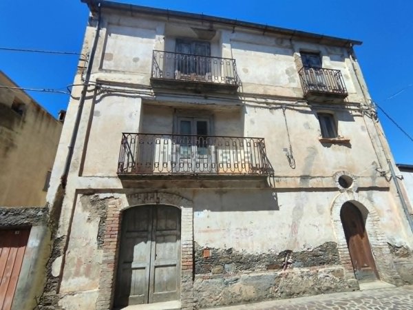 casa indipendente in vendita a Santo Stefano di Rogliano