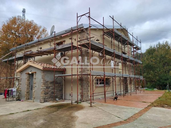 casa indipendente in vendita a San Vincenzo La Costa