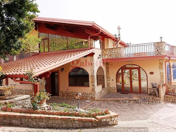 casa indipendente in vendita a San Vincenzo La Costa