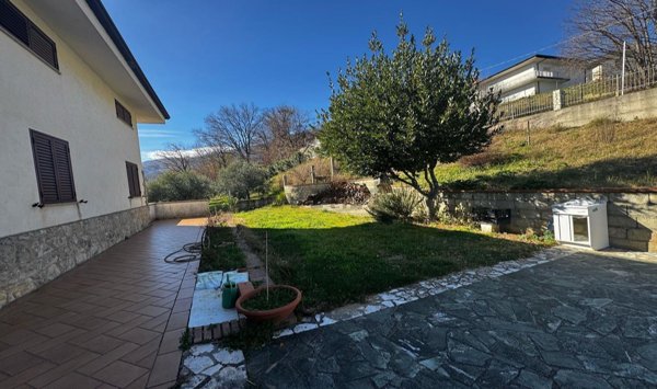 casa indipendente in vendita a San Vincenzo La Costa