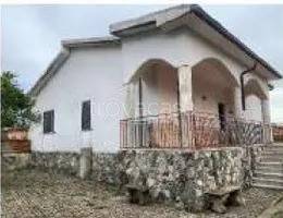 casa indipendente in vendita a San Vincenzo La Costa