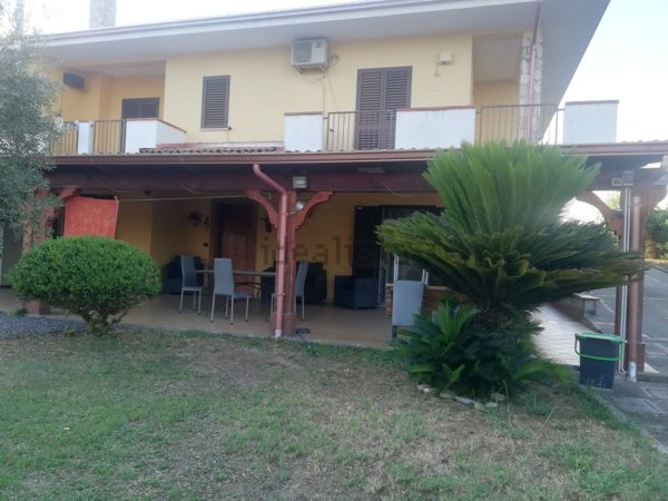 casa indipendente in vendita a San Vincenzo La Costa