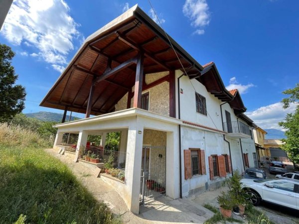 casa indipendente in vendita a Saracena