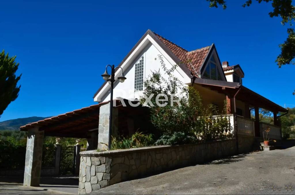 casa indipendente in vendita a Saracena