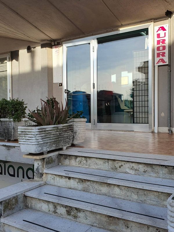 locale commerciale in vendita a Scalea