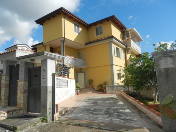 casa indipendente in vendita a Scalea