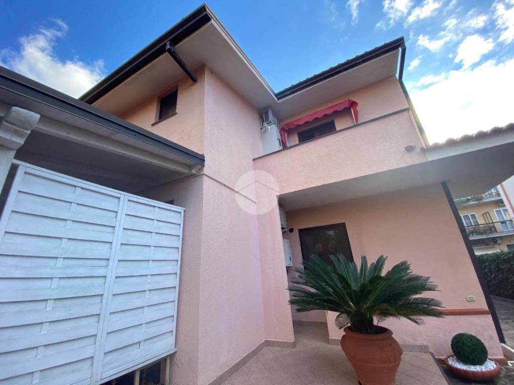 casa indipendente in vendita a Scalea