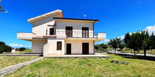 casa indipendente in vendita a Scalea