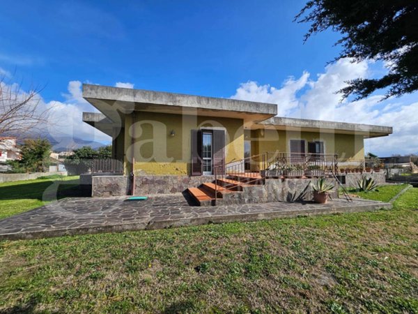 casa indipendente in vendita a Scalea