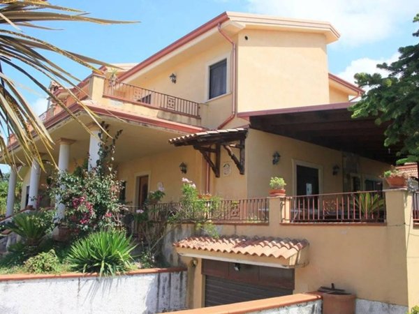 casa indipendente in vendita a Scalea