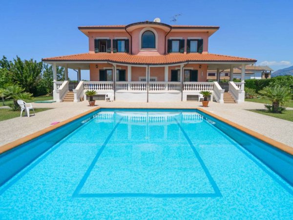 casa indipendente in vendita a Scalea