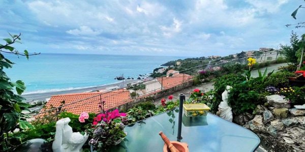 casa indipendente in vendita a Scalea