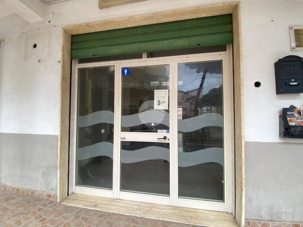 locale commerciale in vendita a Scalea
